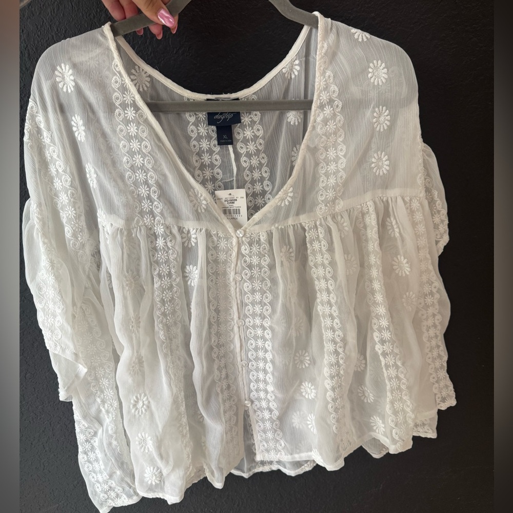Women’s white lace light summer shirt size X-Large
